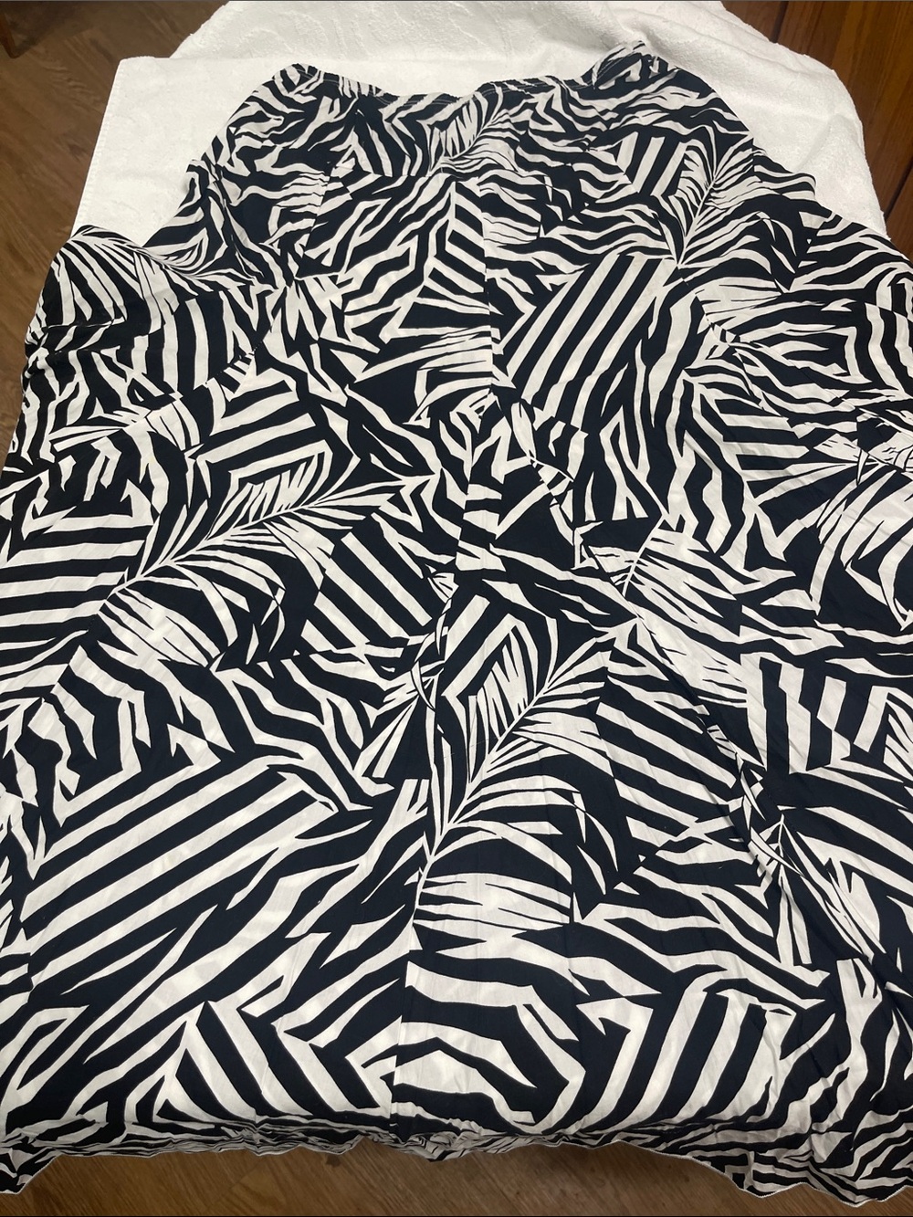Karen Kane Black/White Palm Design Circle Skort - Sz M